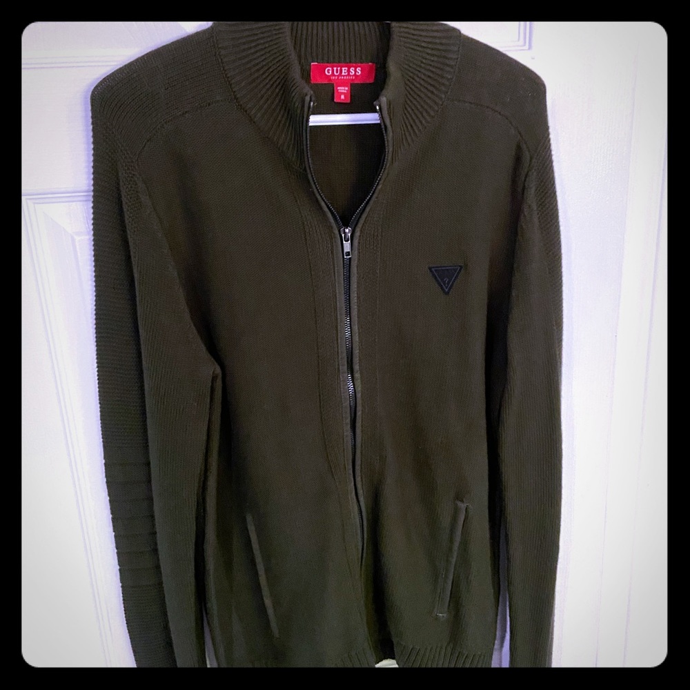 *SALE* Men’s GUESS green sweater size MEDIUM
